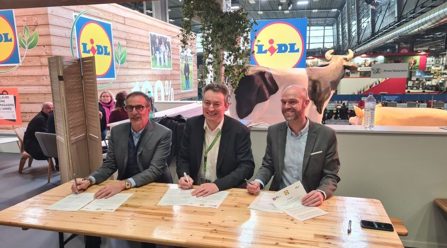 Signature charte engagement lidl Philippe_Givone_Jacky_PERRENOT_LIDL_LHYFE