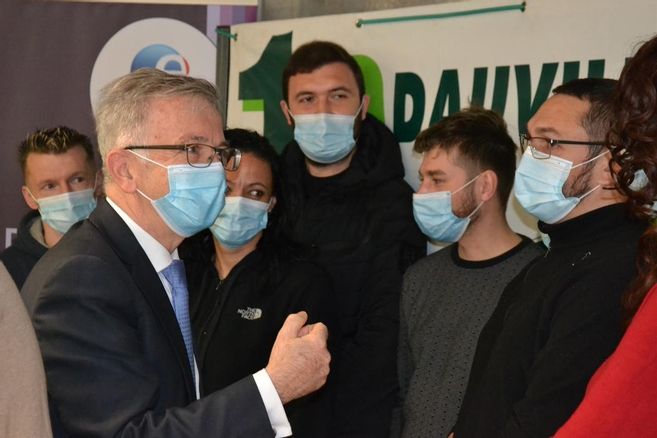 Président de la Région Centre-Val de Loire, François Bonneau est venu encourager, vendredi, les huit candidats à l’embauche dans les trois sociétés de transport.